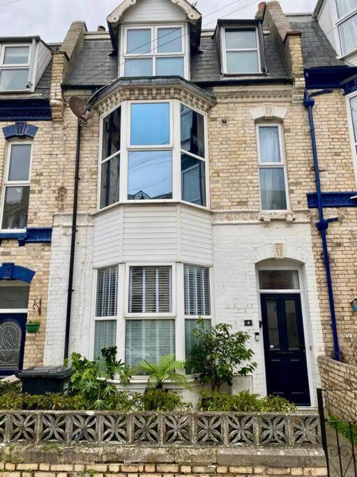 Chic Townhouse Near Tunnels Beaches 일프러컴 외부 사진
