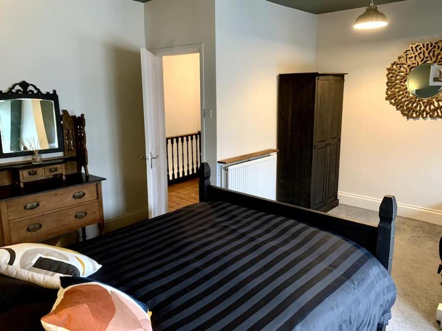 Chic Townhouse Near Tunnels Beaches 일프러컴 외부 사진