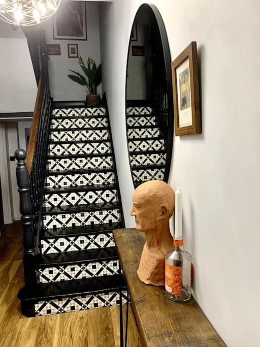 Chic Townhouse Near Tunnels Beaches 일프러컴 외부 사진
