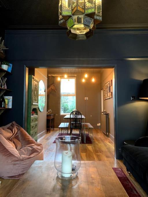 Chic Townhouse Near Tunnels Beaches 일프러컴 외부 사진