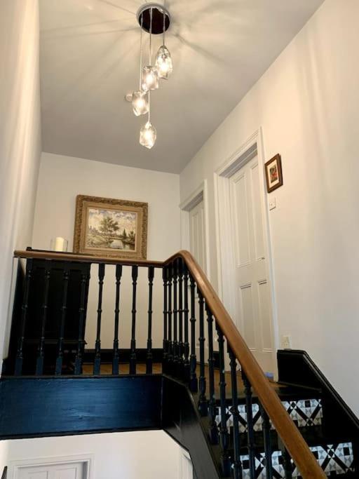 Chic Townhouse Near Tunnels Beaches 일프러컴 외부 사진