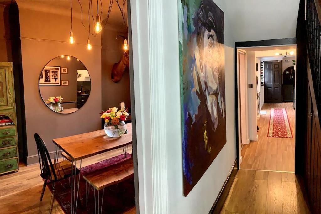 Chic Townhouse Near Tunnels Beaches 일프러컴 외부 사진