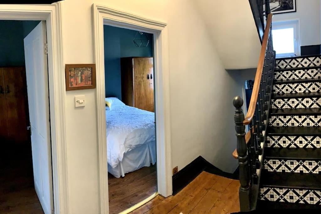 Chic Townhouse Near Tunnels Beaches 일프러컴 외부 사진