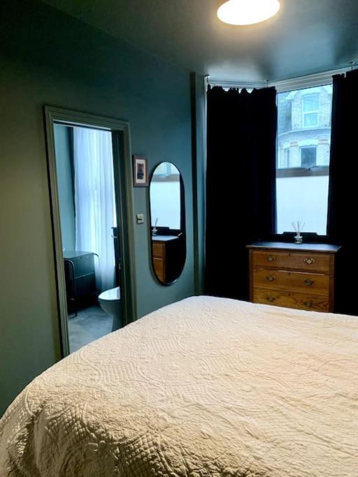 Chic Townhouse Near Tunnels Beaches 일프러컴 외부 사진