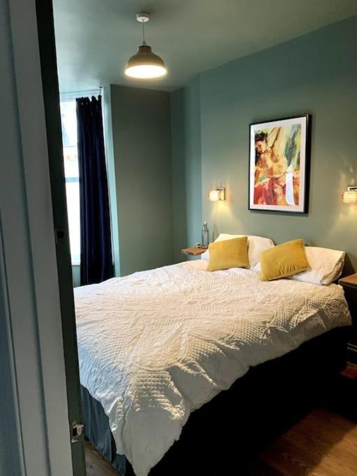 Chic Townhouse Near Tunnels Beaches 일프러컴 외부 사진